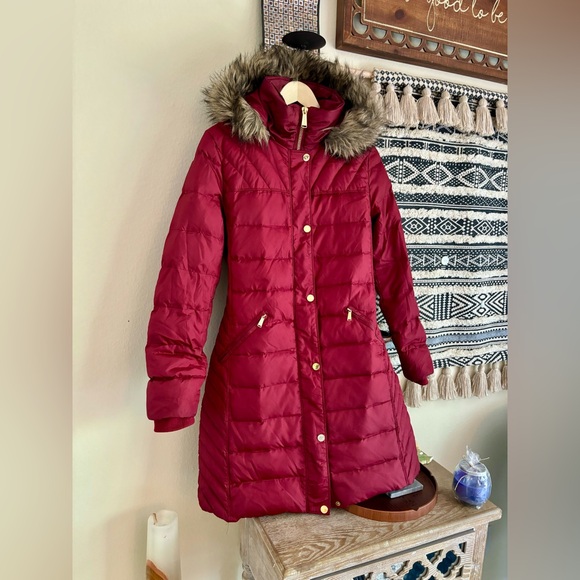 MK down parka very stylish and functional for colder weather - Picture 10 of 10